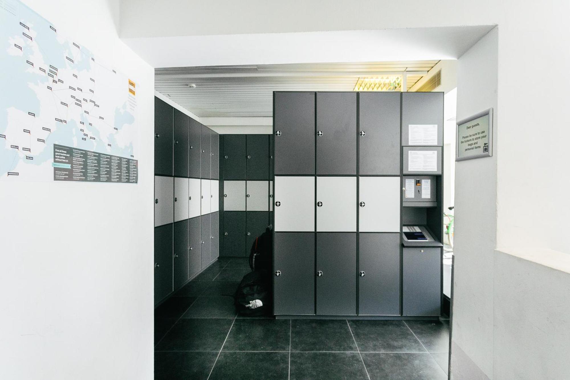 St Christopher'S Inn Hostel At The Bauhaus Brugge Eksteriør bilde